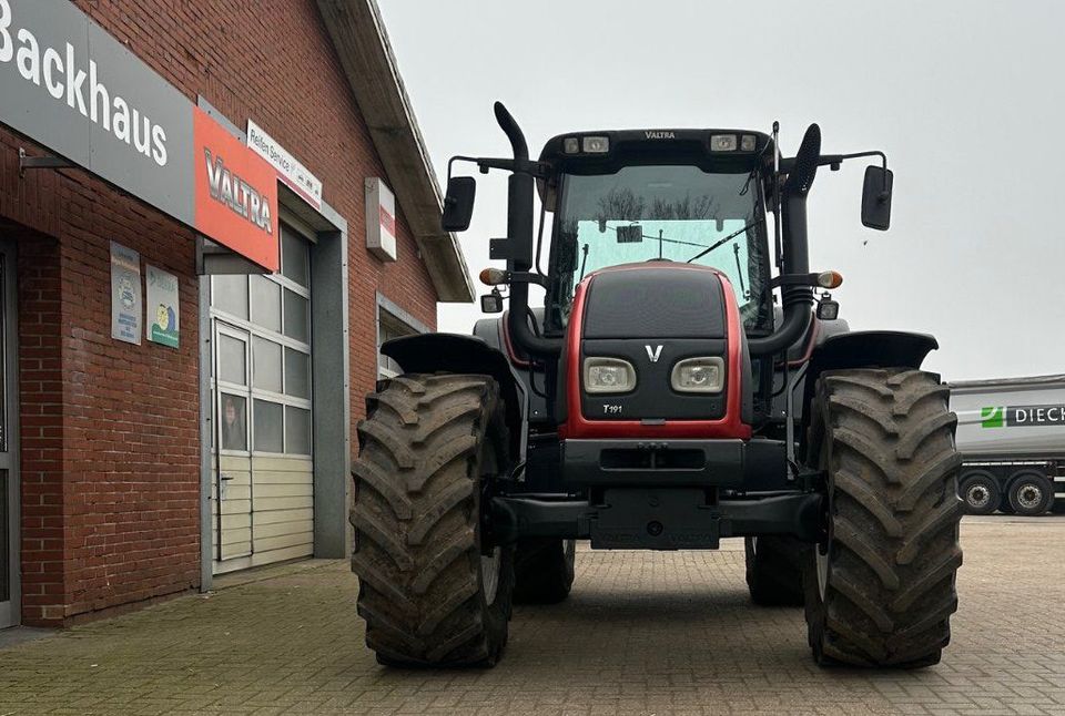 Valtra T191H Schlepper, Traktor in Bakum