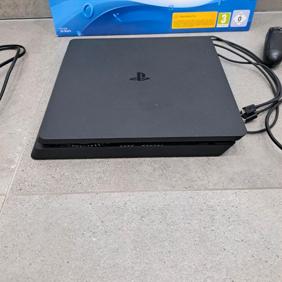 Playstation 4 mit Controller und Originalverpackung in Erftstadt