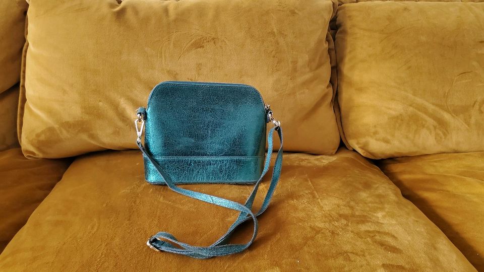 Handtasche Vintage Leder Glitzer Grün Blau in Berlin