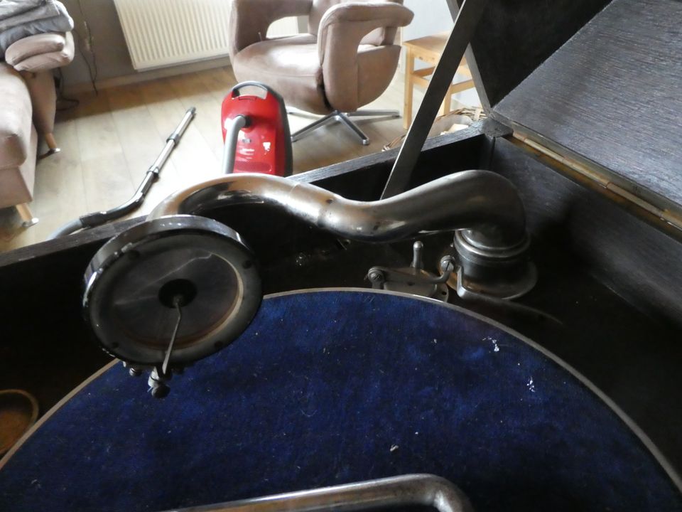 altes Grammophon mit origl. Ton-Möbel-Schrank in Lichtenfels