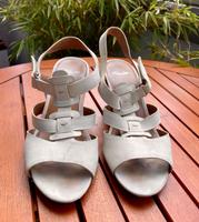Clarks tolle Wedges-Sandale, s.angenehm mit Schnalle & Keilabsatz Berlin - Wilmersdorf Vorschau