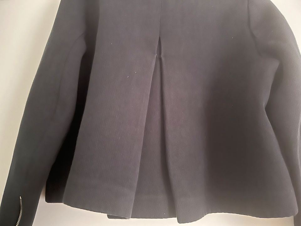 Damen Kurz Blazer in Gr. L Mango in Berlin