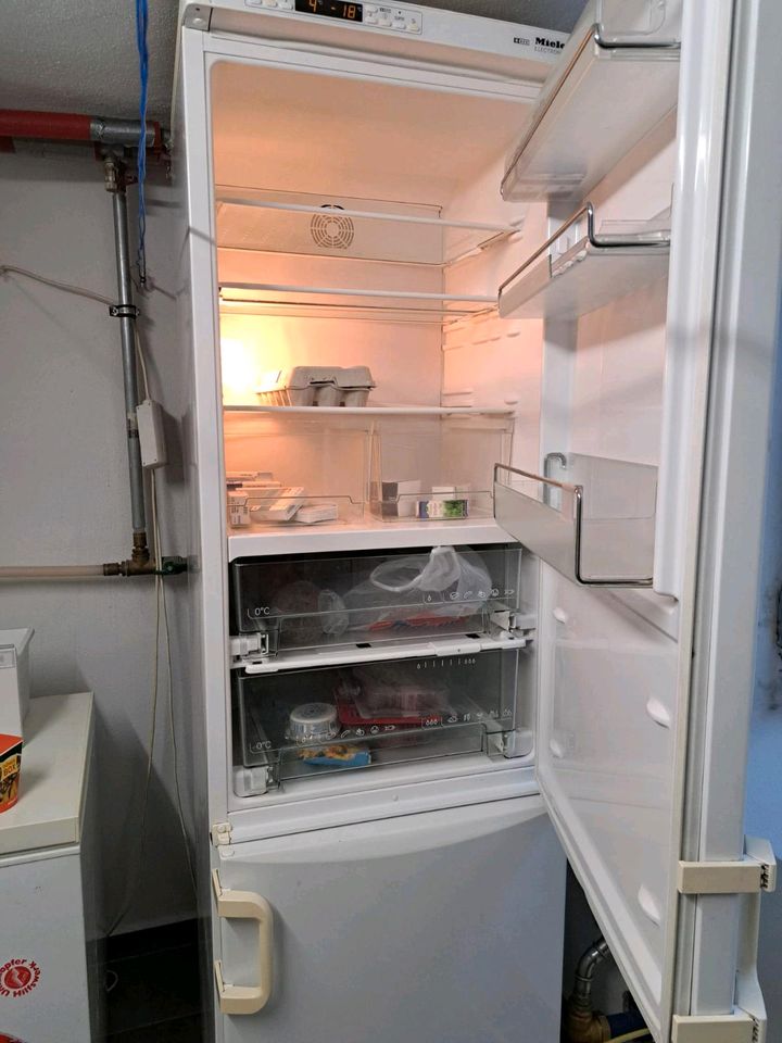 Kühlschrank mit Gefrierfächer Miele - bis morgen noch da! in Leutkirch im Allgäu