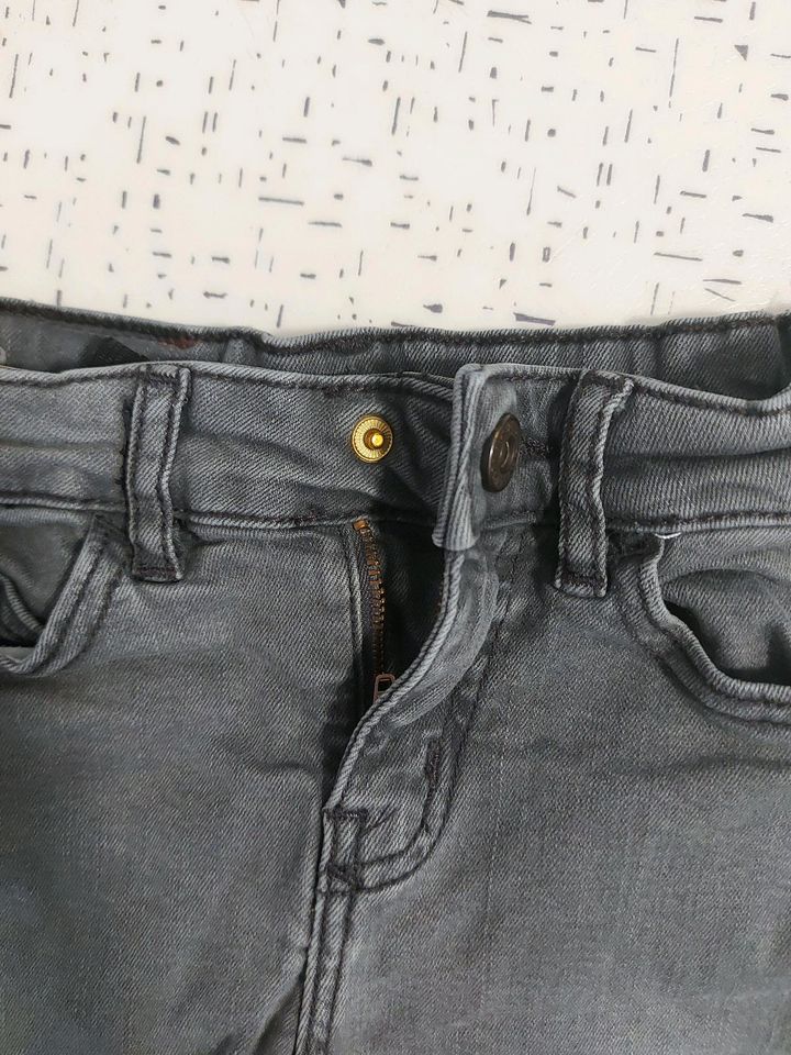 Jeans ungefüttert Zara Boys Slim Druckknopf Gr. 110 in Buttenwiesen