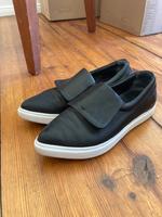 DKNY Design Klassiker Schuhe Damen 39 schwarz Leder weiß Sohle Friedrichshain-Kreuzberg - Kreuzberg Vorschau