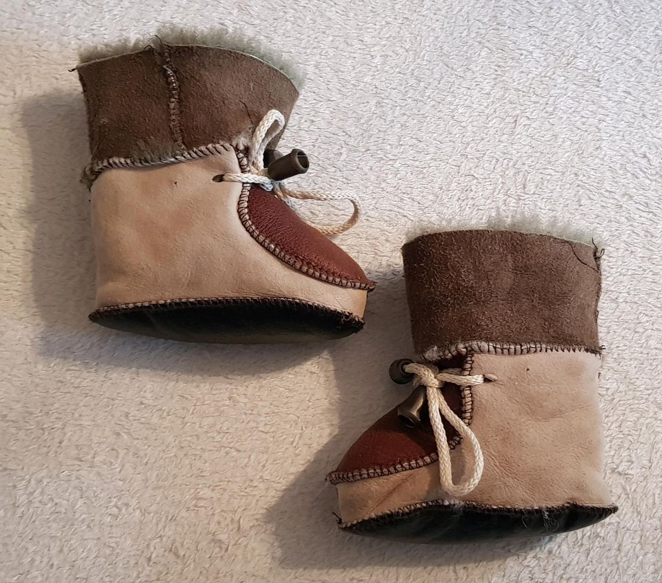 Leder-Babyschuhe/ Wagenschuhe mit Lammfell Gr.<20 Neu in Dresden