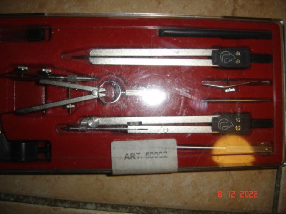 Werkzeug 3´te dritte Hand mit Lupe - Schablonen, Zirkel, Pinzette in Trebbin