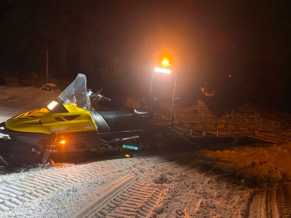 Skidoo Alpine 3 Motorschlitten Anhänger Schneemobil in Tannenbergsthal