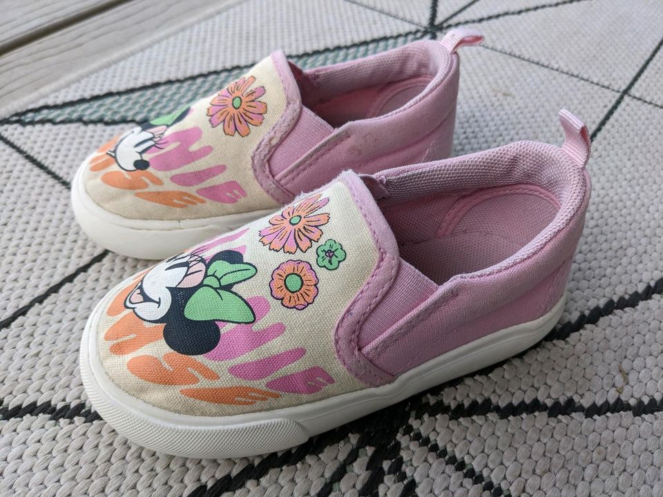 Minnie Mouse Sommerschuhe/Slipper Gr. 24 von H&M in Leipzig