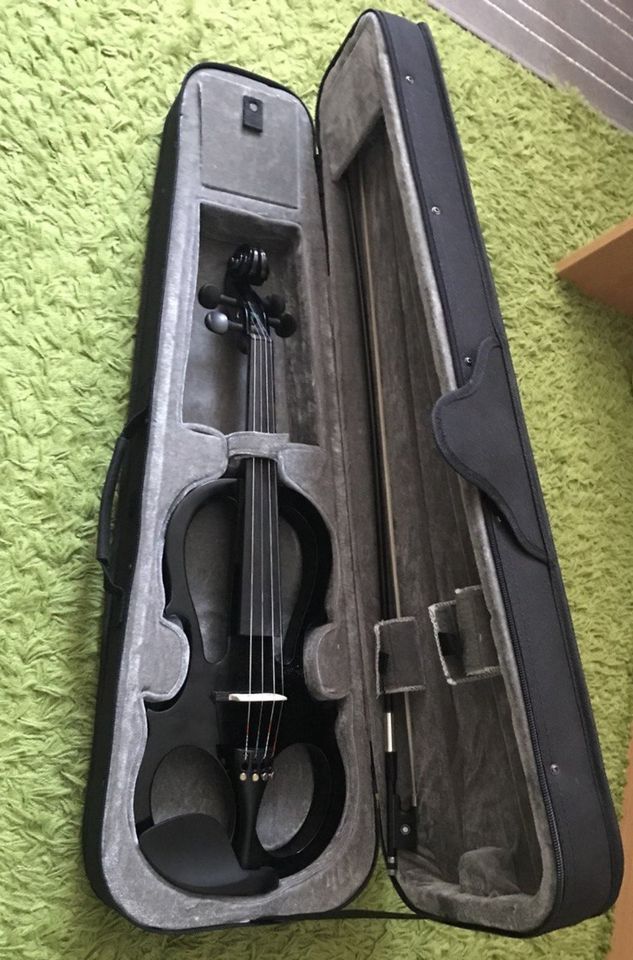 E-Violine Harley Benton  4/4 mit Koffer in Freiberg