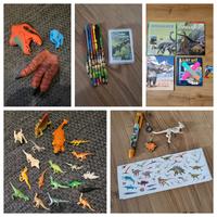 Großes Dino Set Bücher Figuren Aufkleber Stifte Spiel etc Nordrhein-Westfalen - Salzkotten Vorschau