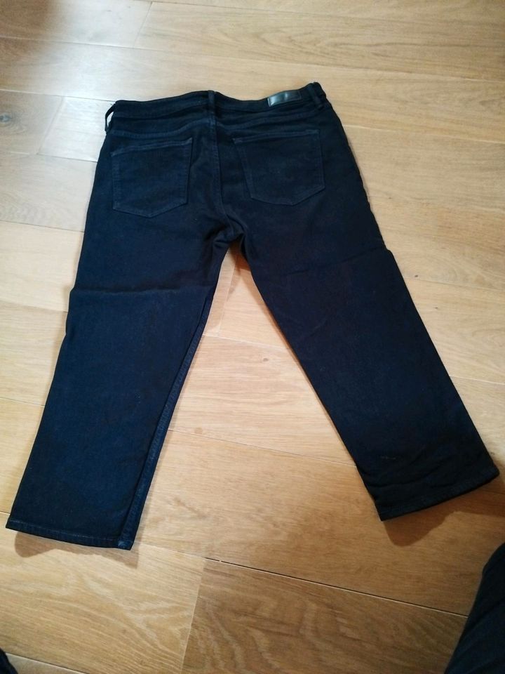 Capri-Jeans Damen s.Oliver Gr. 38 top dunkelblau in Weyarn