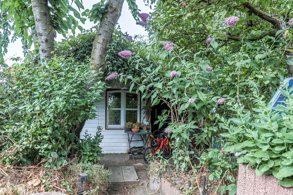 NEUER PREIS! Gepflegtes Reihenmittelhaus mit Garten u. Kfz-Stellplatz in ruhiger Lage von Meschenich in Köln