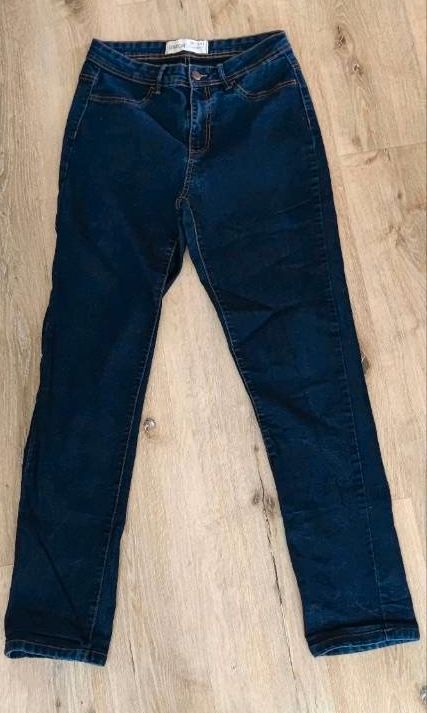 Jeans dunkelblau 38 robust dicker Jeans Stoff in Delitzsch