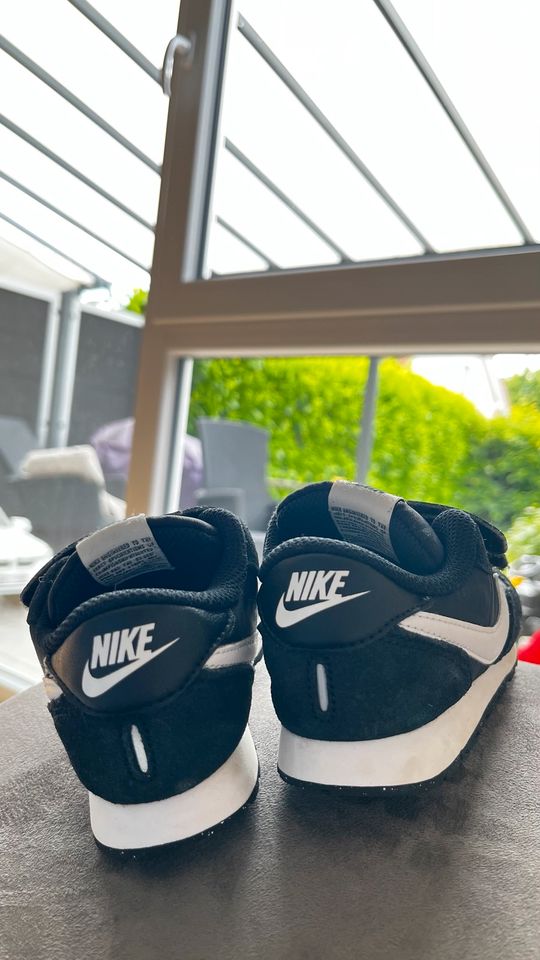Schuhe Sportschuhe von Nike in Freiburg im Breisgau
