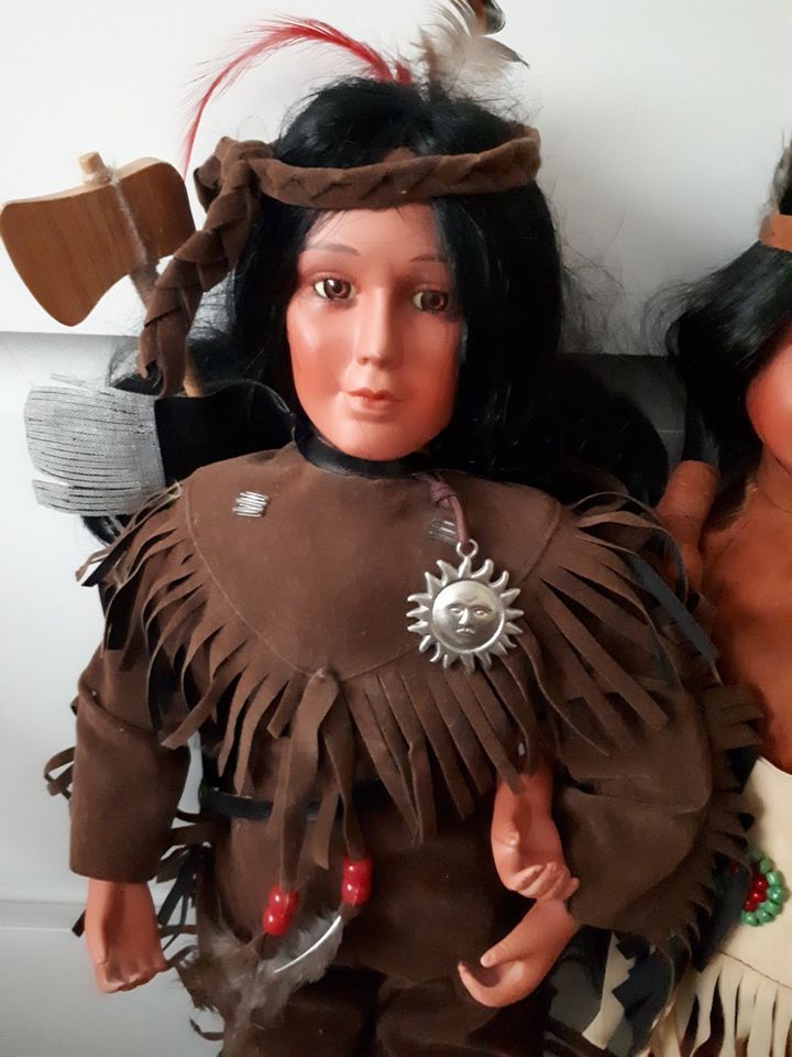 Porzellanpuppen/ Indianer- Pärchen in Andernach