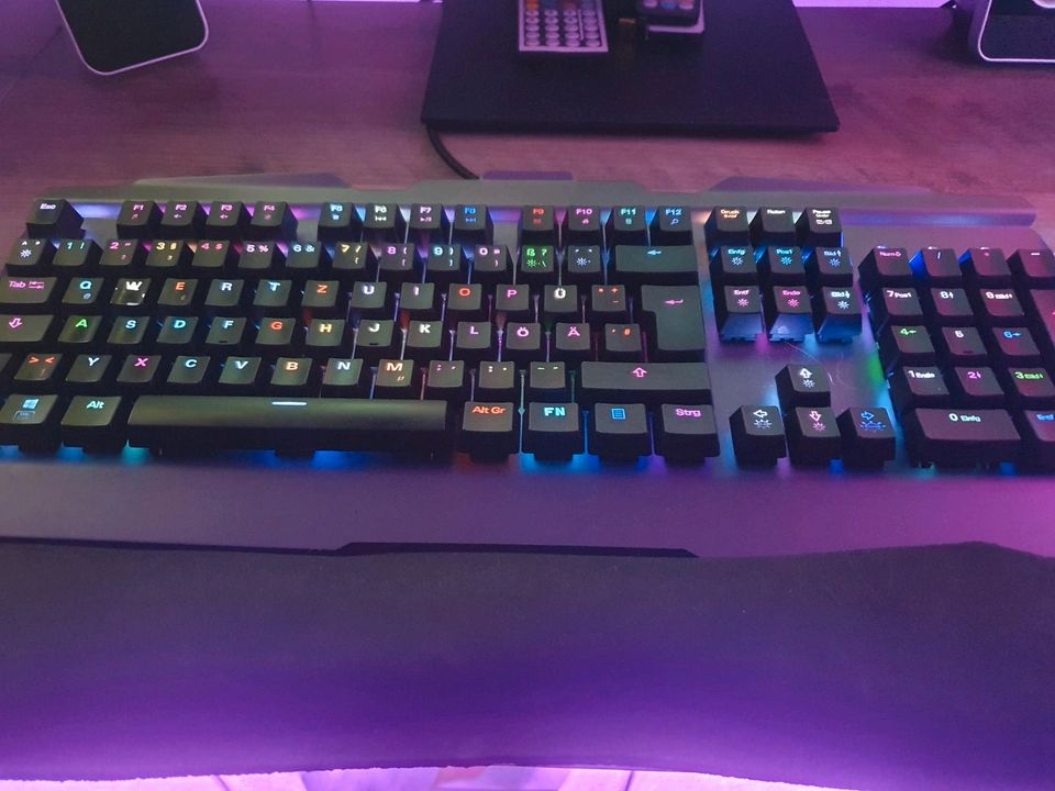 Titanwofl Tastatur mit Beleuchtung in Jüchen