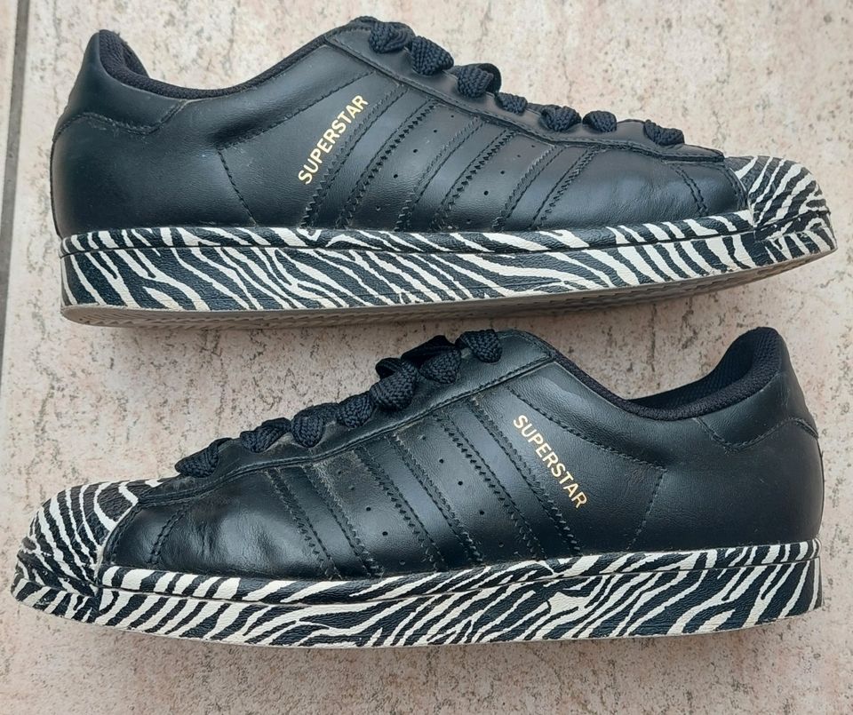 Adidas ⭐️ Superstar ⭐️ schwarz ⭐️ 40 2/3 ⭐️ in Ludwigsfelde