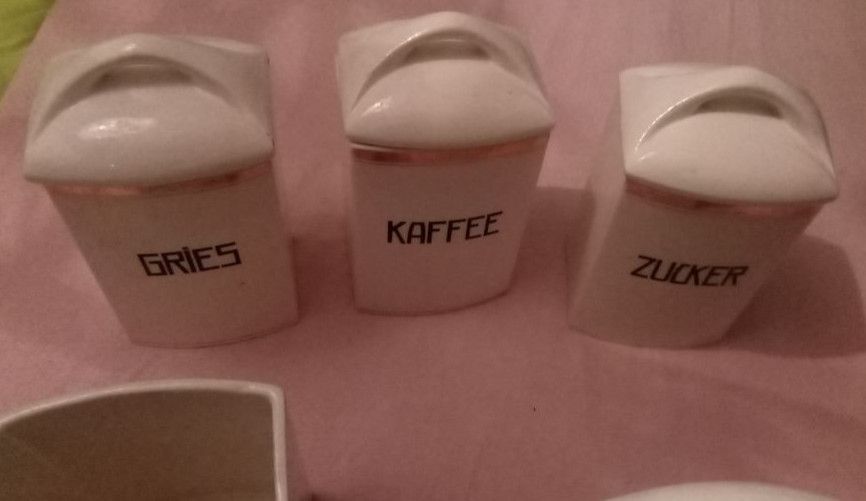 5 Gefäße(Schütten) aus Porzellan m Goldrand(Zuckker Kaffee...) in Schwerte