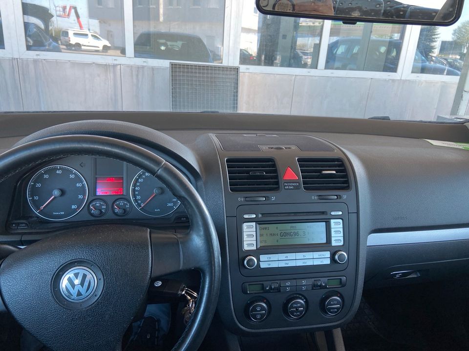 VW GOLF V 1.6 in München