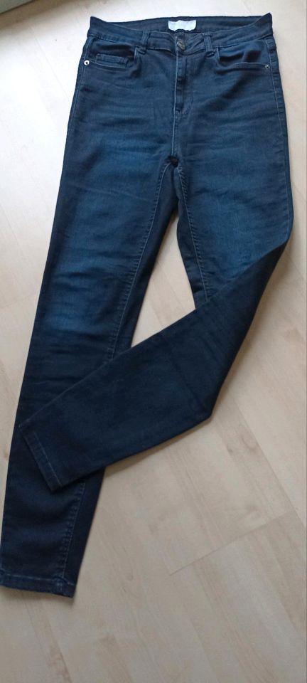 Jeans Bershka Größe 36 in Landshut