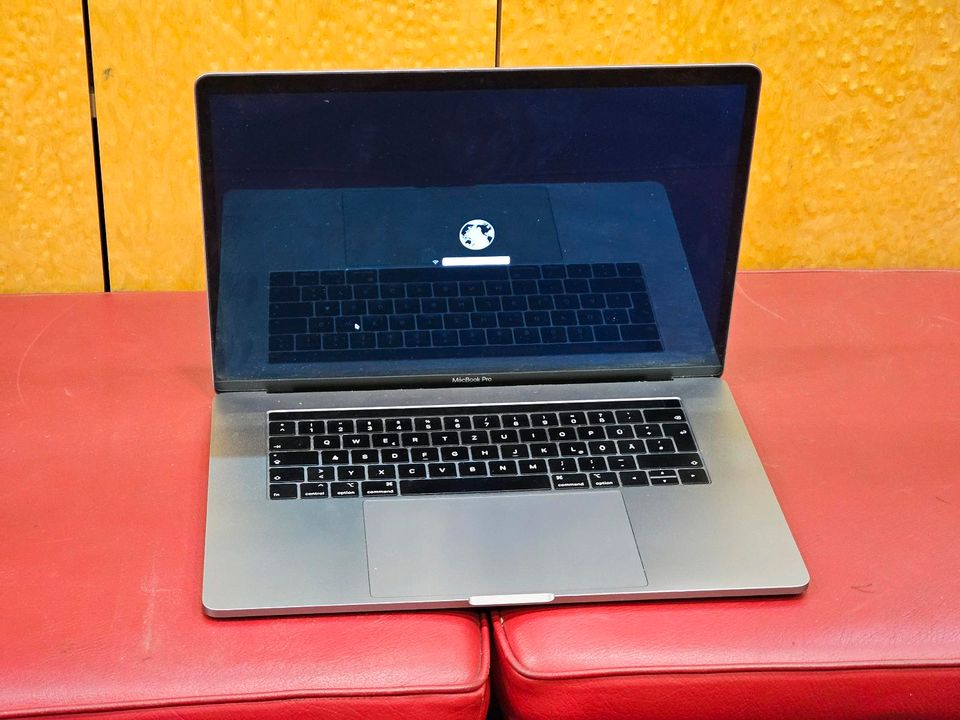 Macbook 2019 i9 32gb ram 1tb ssd in Hamburg