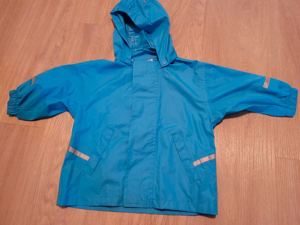 Blaue Regenjacke 86/92 in Kiel