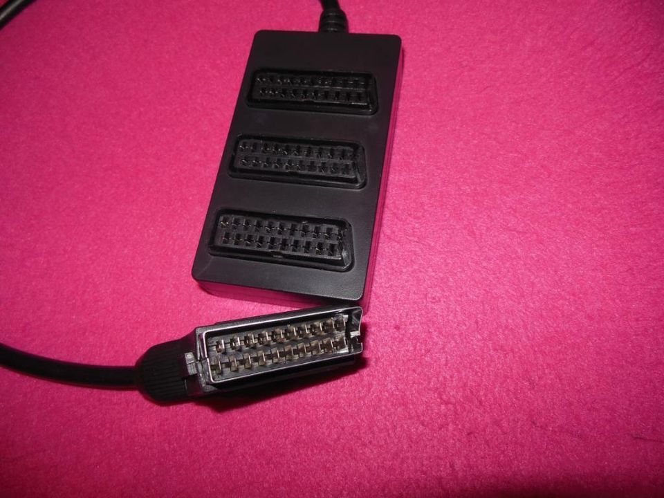 SCART-KABEL MIT 3 SCART-BUCHSEN, SCHWARZ, 62 CM in Düsseldorf