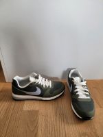 NIKE MD Runner 2 Gr. 40 Olivegrün neuwertig, turnschuhe Sneaker Hamburg-Nord - Hamburg Barmbek Vorschau