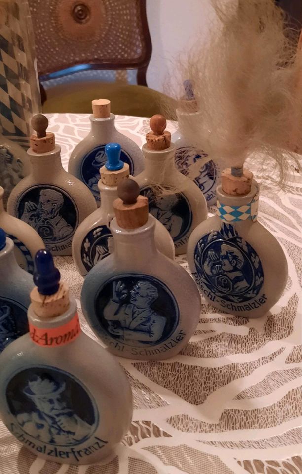 9 Konvolut Schnupftabak, Dosen, Flaschen. Keramik in Bastheim