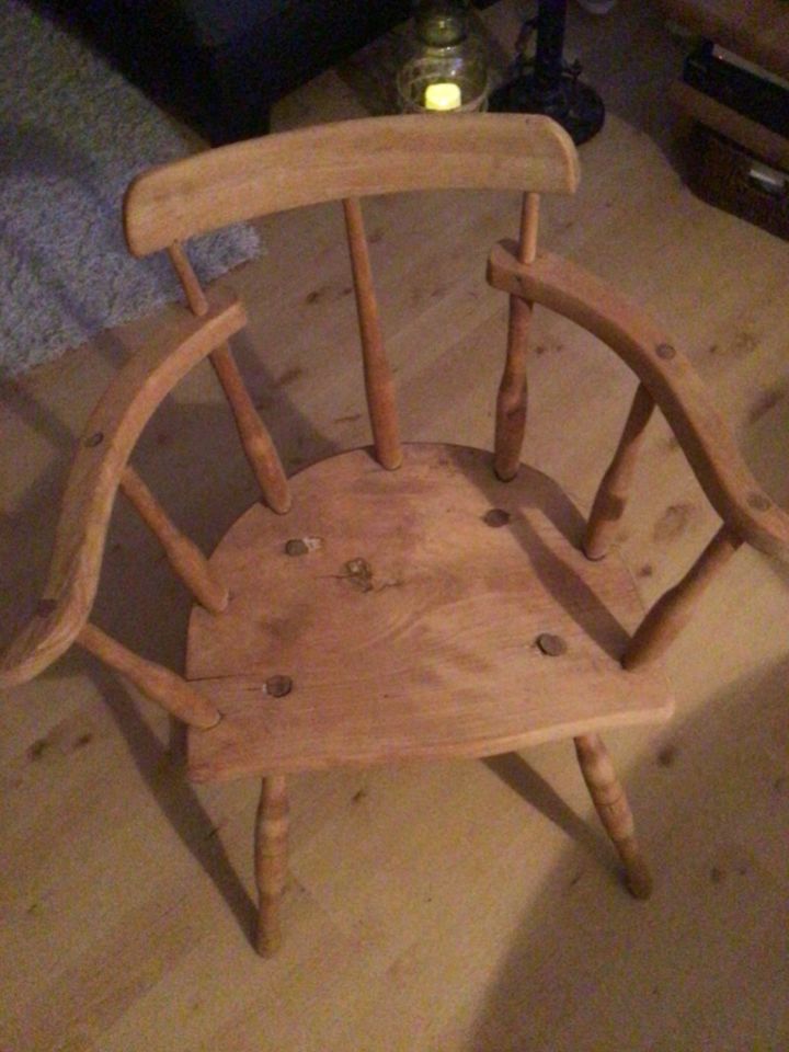 Alter Stuhl Holzstuhl in Bebra