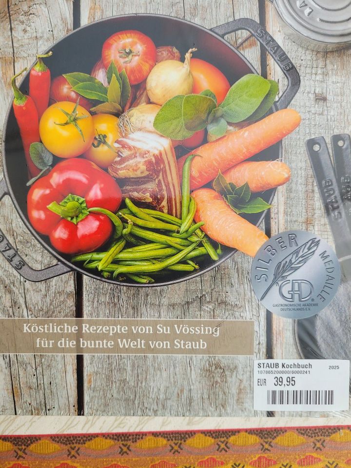 Neues und orginalverpacktes Staub-Kochbuch von Su Vössing in Castrop-Rauxel