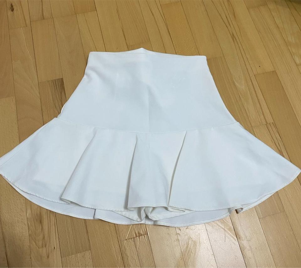 Zara weißer Rock mit integrierter Hose Gr. XS neuwertig in Altenstadt