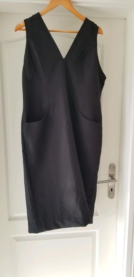 Damen Kleid   schwarz Business gr 44 in Knüllwald