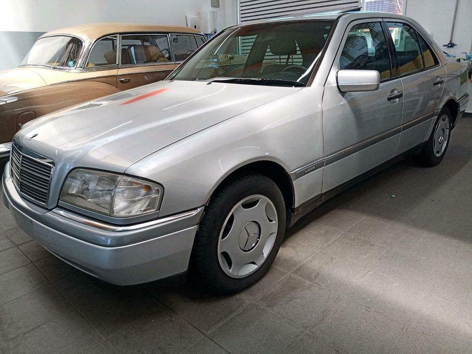 Schlachte Mercedes W202 C180 Elegance BJ 94 Schlachtfest Teile in Trostberg