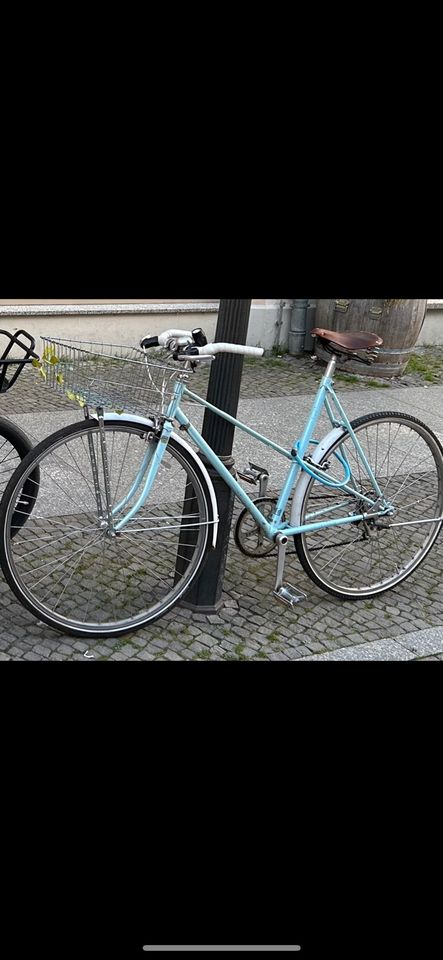 Geklaut geliebtes hellblaues Damenrad in Potsdam