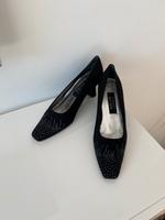 Stuart Weitzman Pumps schwarz, Glitzersteinchen Gr 38,5 elegant Sendling - Obersendling Vorschau