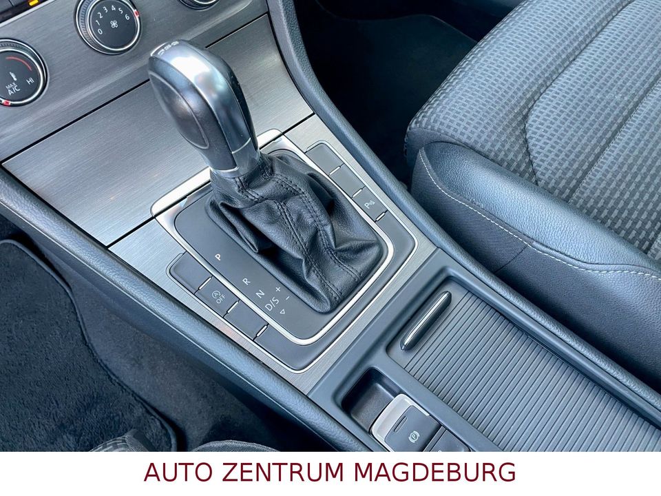 Volkswagen Golf VII Lim. 1,6 TDI BMT DSG Navi Massagesitz in Magdeburg
