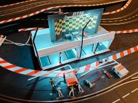 Carrera Pitlane BMW + Mercedes 2 Stände Diorama Siegerehrung Bayern - Postbauer-Heng Vorschau