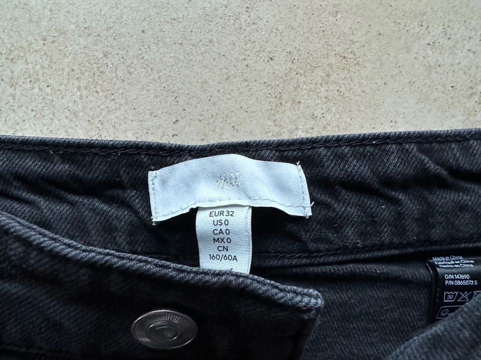 3 Shorts H&M Gr 32 (XXS) kurze Hose Damen Jeans in Hövelhof