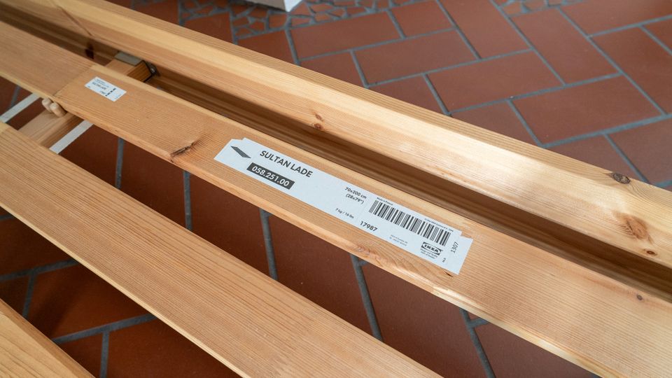 Holz IKEA Bett (vergl.TARVA) inkl. Lattenrost 140 x 200 cm in Kassel
