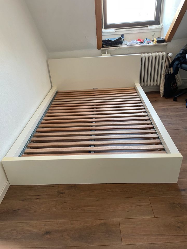 140x200 cm Bett Malm Ikea mit Lattenrost und ohne Matratze in Mainz