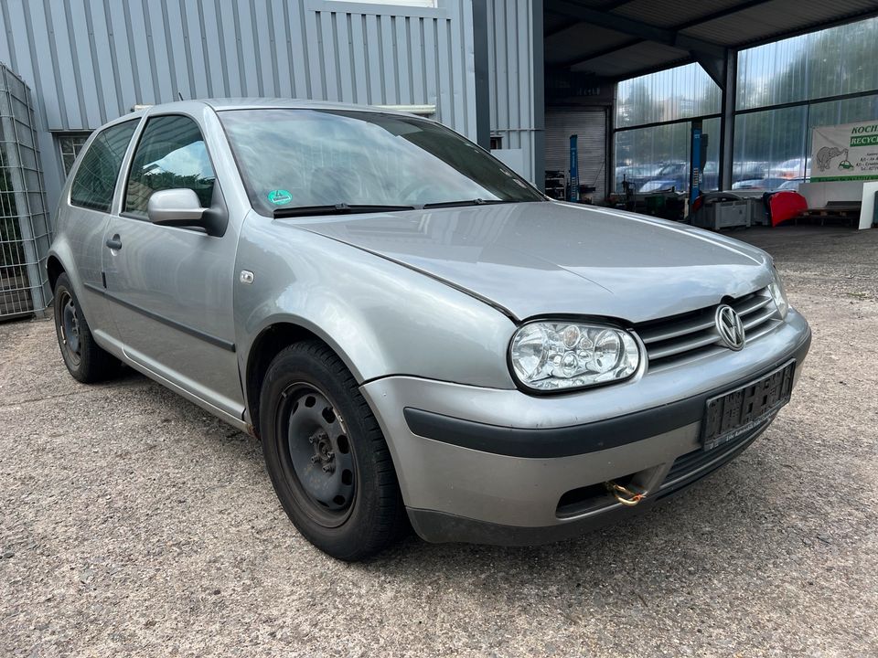 Schlachtfest Teileträger VW Golf IV 1,9TDI AXR LD7V Ersatzteile in Wilnsdorf