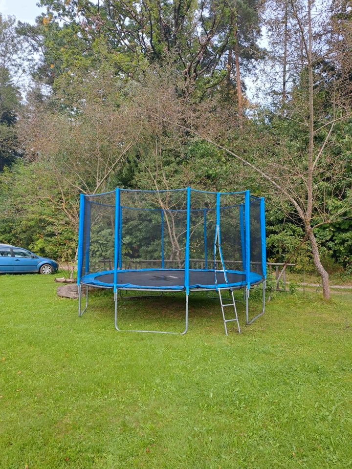 Trampolin 4.25m breit ×2.65m hoch in Oberreichenbach