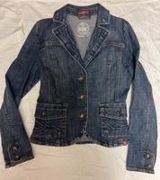 Jeansblazer Jeansjacke von Esprit Gr XS 34 Nordrhein-Westfalen - Finnentrop Vorschau