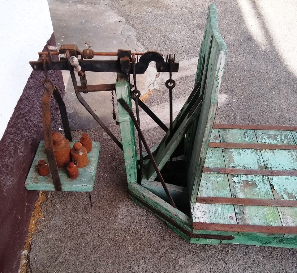 alte Kartoffelwaage inkl. Gewichte zum restaurieren in Epfendorf
