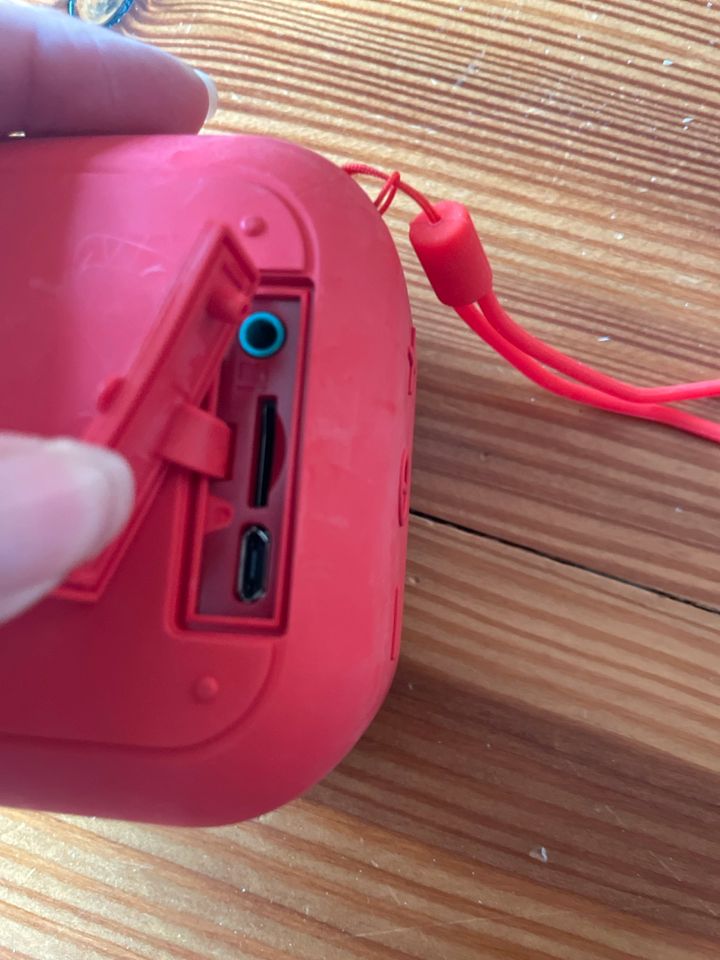 "wie neu" MIFA A1 Speaker rot Bluetooth Mini-Lautsprecher in Schonungen