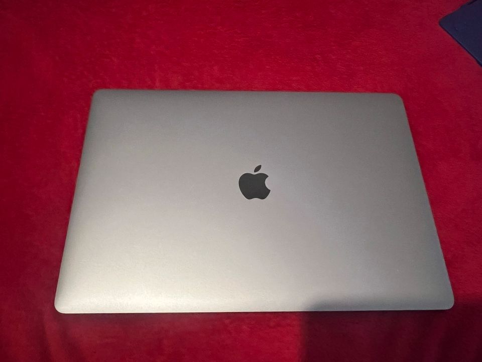 MacBook Pro 15, 2017 maximal in Rostock