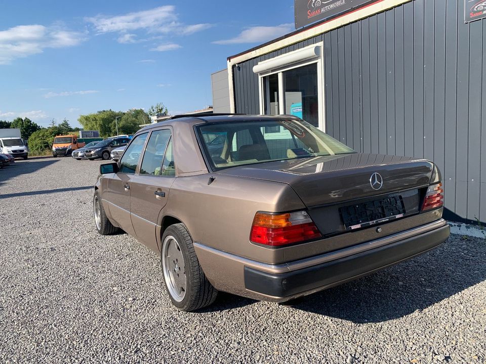 Mercedes-Benz E 420/W124/V8/SHZ/H-ZULASSUNG/EL.SITZE/LEDER in Sindelfingen