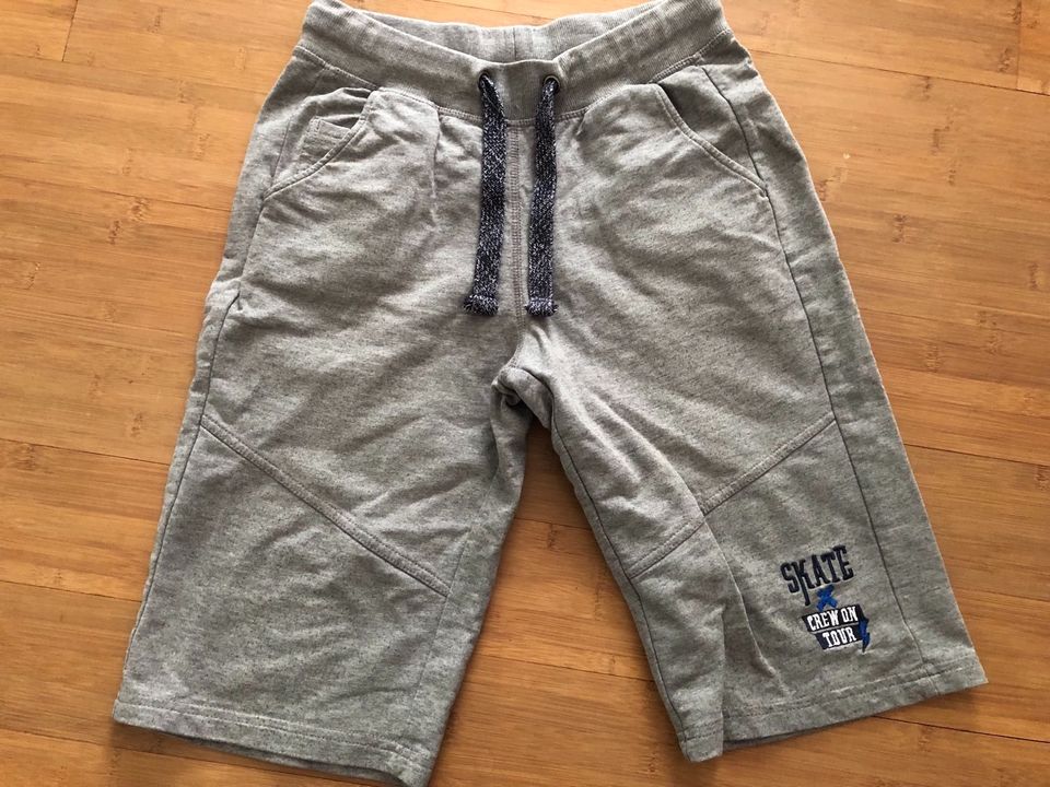 Jungen Sweat Shorts Bermuda Hose, Größe 152, hellgrau in Hamburg